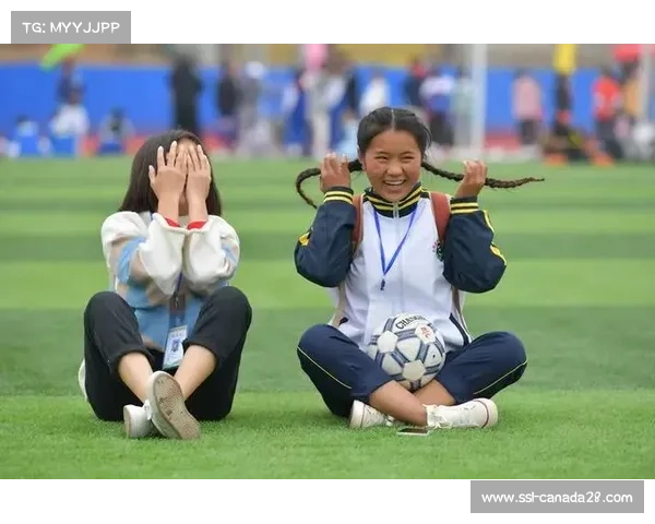 花垣县“体彩杯”中小学生田径运动会开幕：各校代表队入场展现朝气